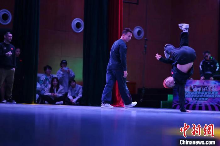 中国国家霹雳舞队公开课走进天津体育学院：聚