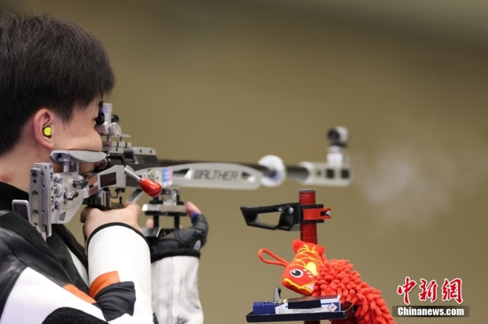 巴黎奥运会男子50米步枪三姿决赛，刘宇坤以46