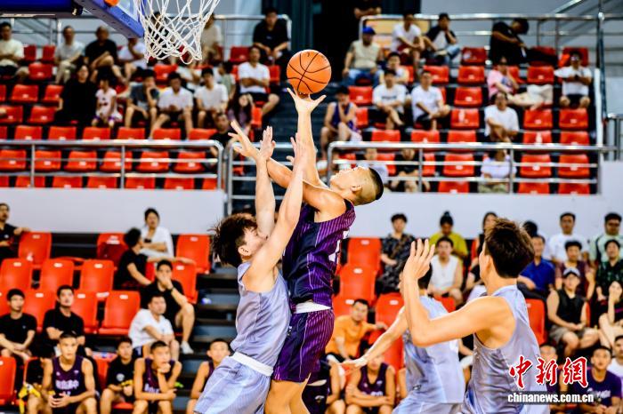 浙江浦江举办两岸青少年篮球交流赛：技艺切磋
