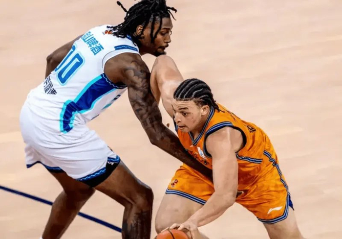 上海男篮主场力克青岛 三喜一忧显阵容深度