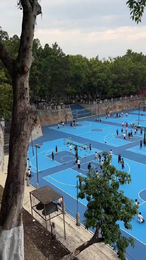 伊朗导弹袭击致特拉维夫大停电，篮球赛场再现