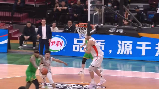 伊朗导弹袭击致特拉维夫大停电，篮球赛场再现