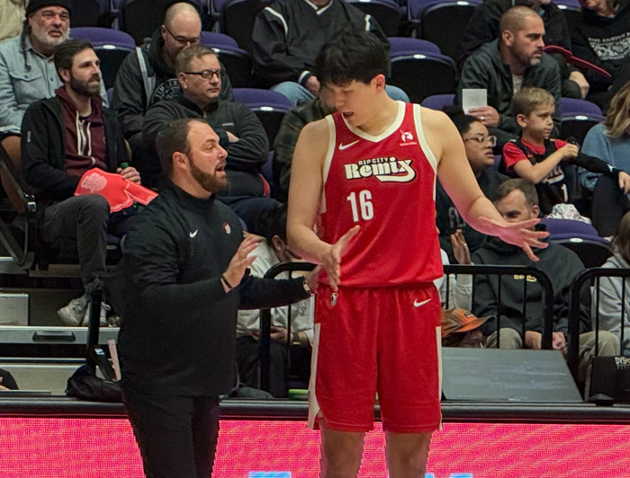 杨瀚森两双引领撕裂之城混音队完成22分惊天逆转