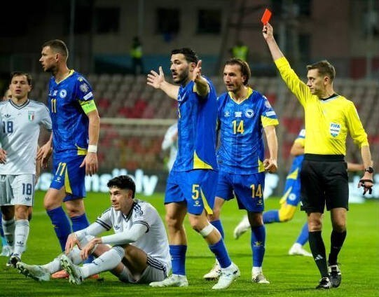 红牌事件引发舆论风暴 巴斯托尼转会巴萨或成定