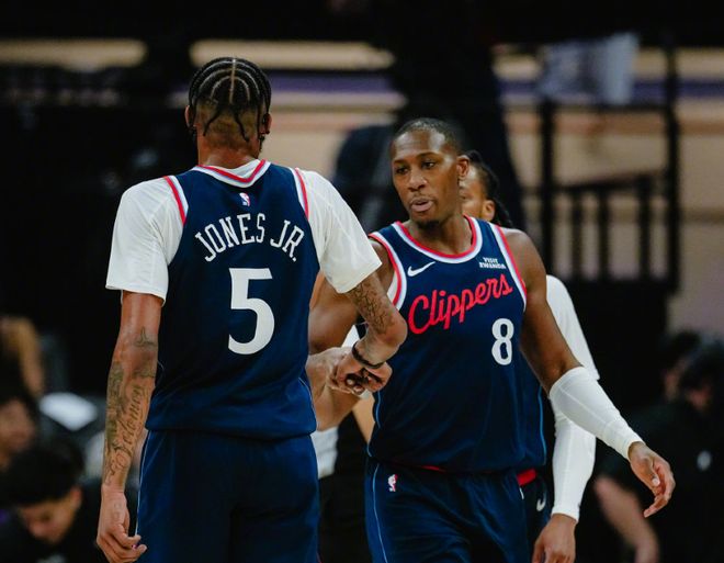 快船力克国王重登西部第八 伦纳德26分引领逆转