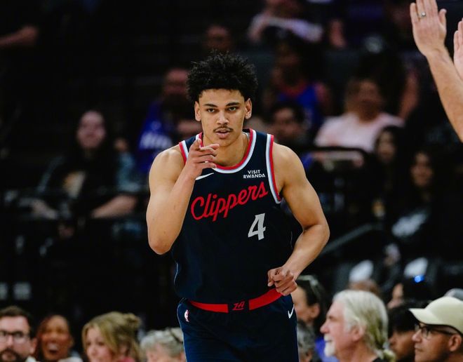 快船力克国王重登西部第八 伦纳德26分引领逆转