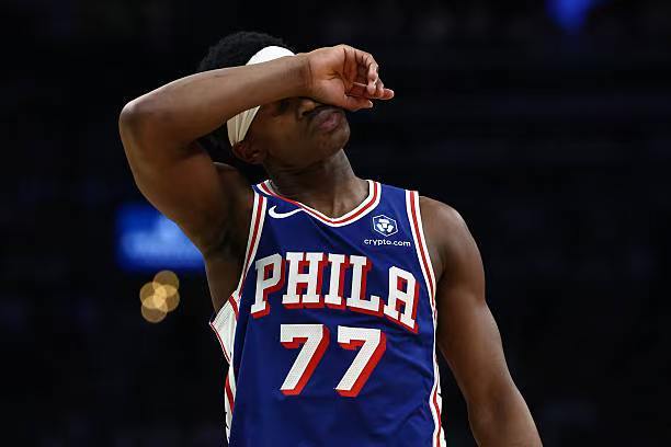 凯尔特人轻取76人，埃奇库姆表现低迷引关注