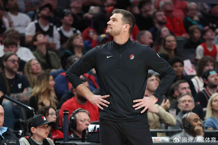 杨瀚森季后赛首秀悬念待解 马刺文班亚马成关键